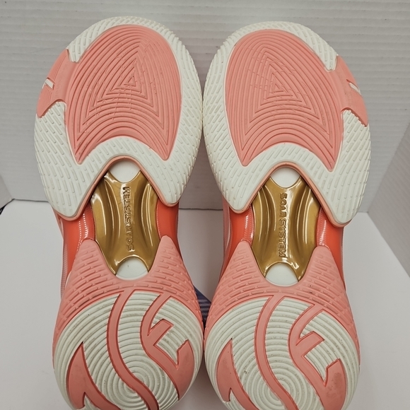 Nike Men's Athletic Shoes in Coral - Picture 9 of 9